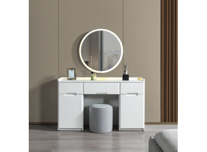 Moderná kompaktná toaletná miza do spálne