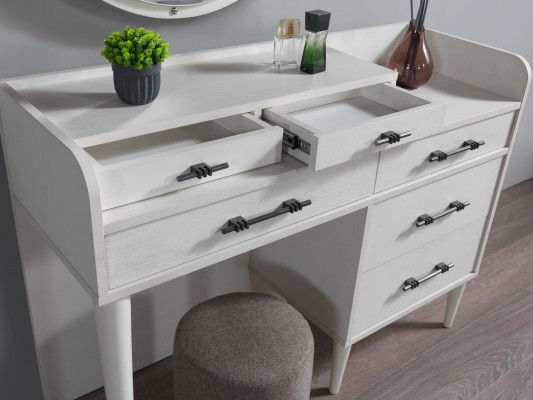 Moderná skriňa so zrkadlom do spálne