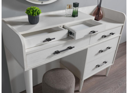 Moderná skriňa so zrkadlom do spálne