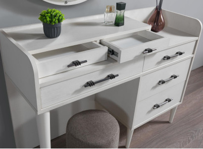 Moderná skriňa so zrkadlom do spálne