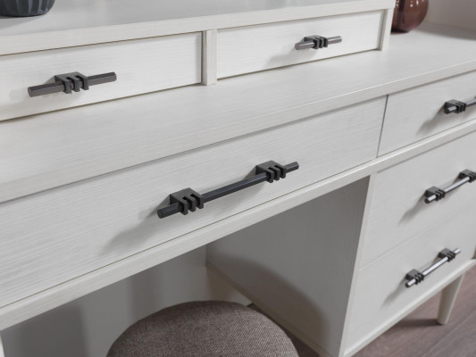 Moderná skriňa so zrkadlom do spálne