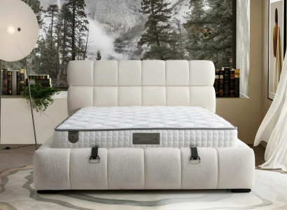 Elegantná modrá textília a drevená posteľ s matracom