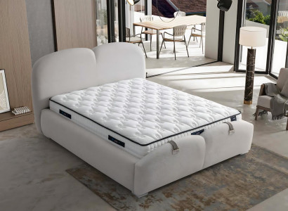 Moderná posteľ biela s čalúnením a drevenou matracou