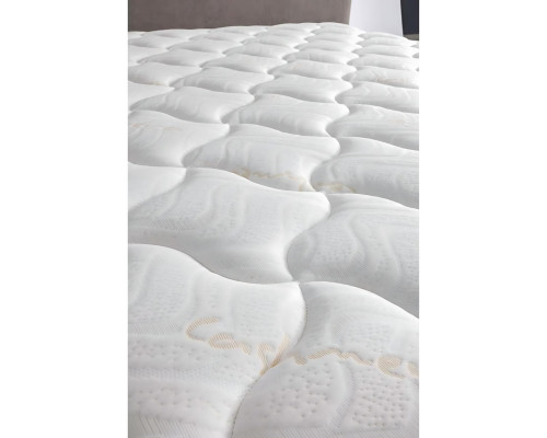 Elegantná posteľ z látky a dreva s matracom