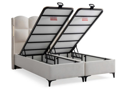 Elegantná biela posteľ s modernou matracou