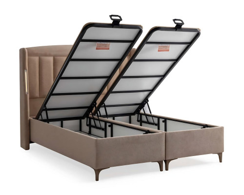 Elegantná čítacia posteľ s látkou a dreveným kobercom