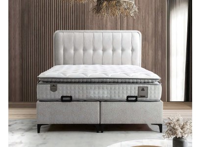 Moderná posteľ s matracom