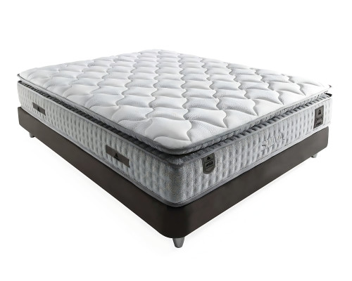 Moderná posteľ s matracom