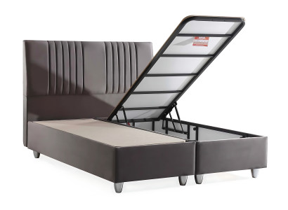 Posteľ z sivej tkaniny s moderným matracom