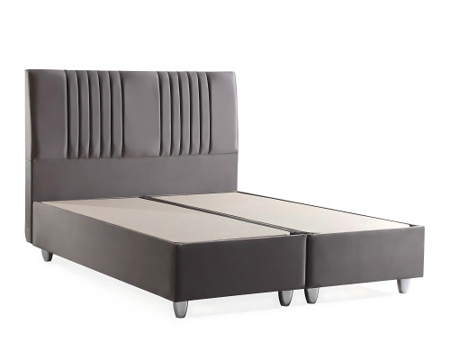 Posteľ z sivej tkaniny s moderným matracom