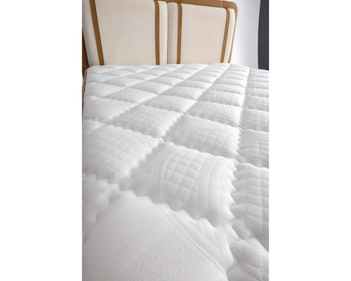 Neutrálne orechy premenia posteľ na viacúčelovú.