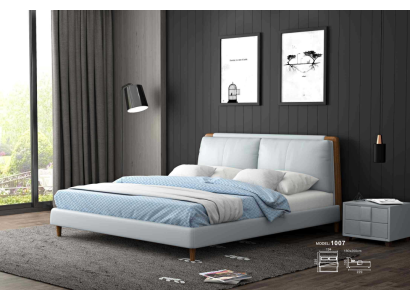 Moderne Doppelbett 180x200 in weißem Lederdesign auf Holzbeinen