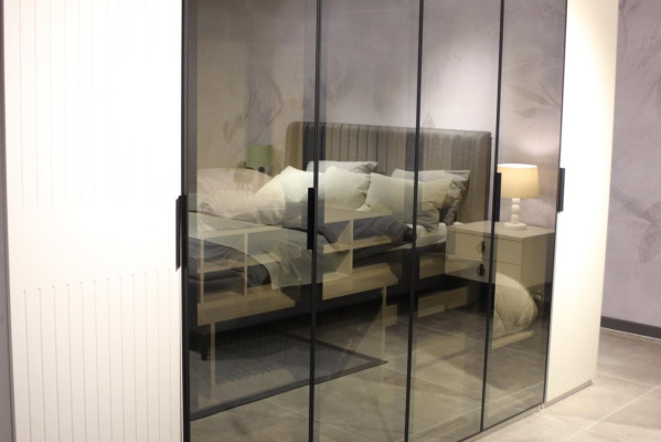 Neu und Modern Schlafzimmer Hochwertiger Kleiderschrank mit Elegantem Design
