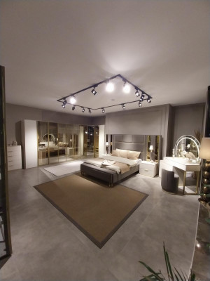 Luxus Schlafzimmer Set Bett + 2x Nachttische Kommode Kleiderschrank Holz Neu