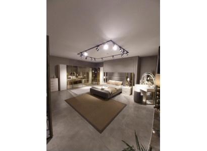 Luxus Schlafzimmer Set Bett + 2x Nachttische Kommode Kleiderschrank Holz Neu