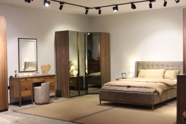 Schlafzimmer Set Bett + 2x Nachttische Kommode Kleiderschrank Luxus Set Neu