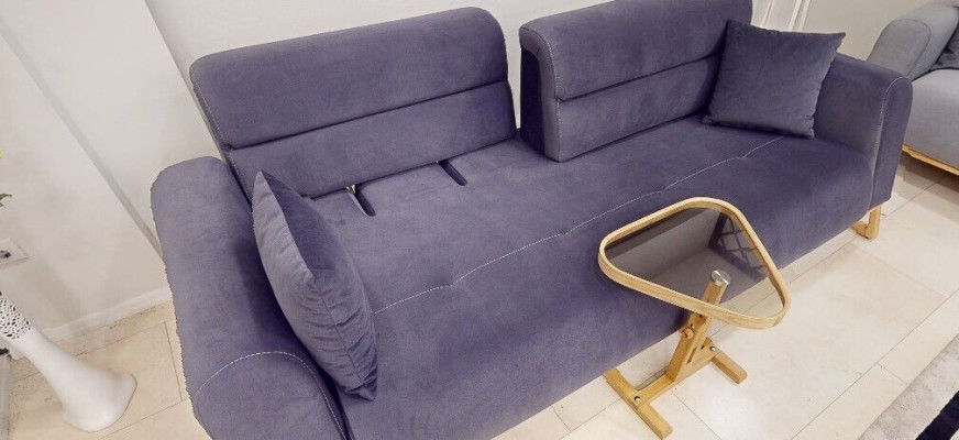 Exklusiver Blauer 3-Sitzer Wohnzimmer Designer Couch Luxus Sitzmöbel
