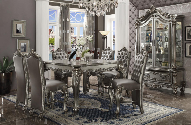 Klassische Graue Esszimmerambiente Designer Quadratischer Esstisch Leder Chesterfield Stühle 7tlg.