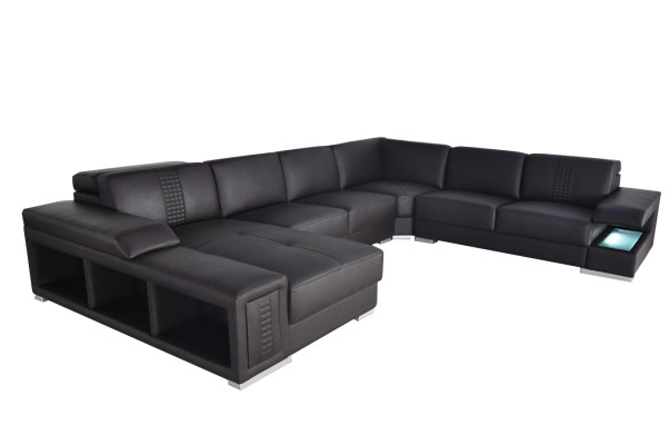 Wohnambiente mit einem U-förmigen Designer-Ecksofa
