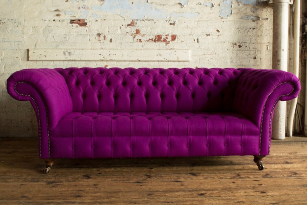 Chesterfield 3 Sitzers Klassische Luxus Lila Pink Rosa Sofa Couch Textil Couch