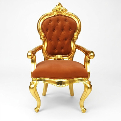 Eleganter Barockstuhl in original orangefarbenem Farbton mit glänzenden goldfarbenen Stützen 