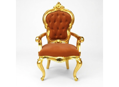 Eleganter Barockstuhl in original orangefarbenem Farbton mit glänzenden goldfarbenen Stützen 