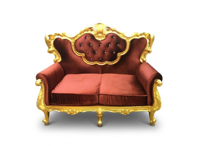 Schickes 2-Sitzer-Sofa mit einer leuchtenden Farbkombination aus edlem Rot und glänzendem Goldton im Barockstil  