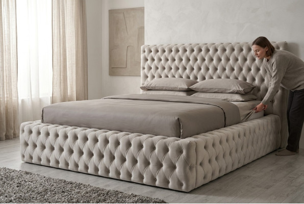 Elegantes Chesterfield Design Englisches Doppelbett in Beige - Betten mit zeitlosem Stil