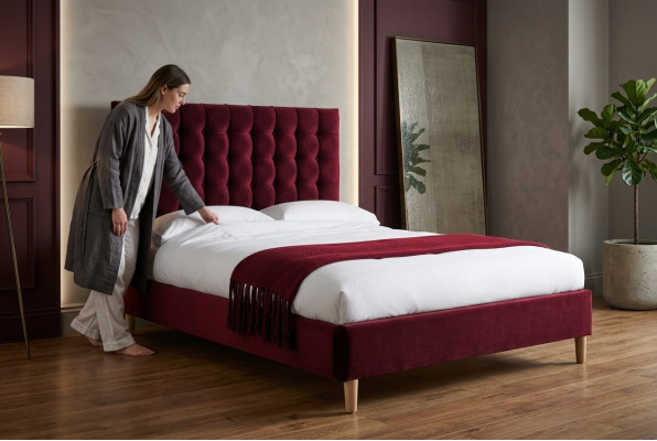 Rotes Luxus Samt Textil Bett Doppel Design Chesterfield 180x200cm Betten Neu