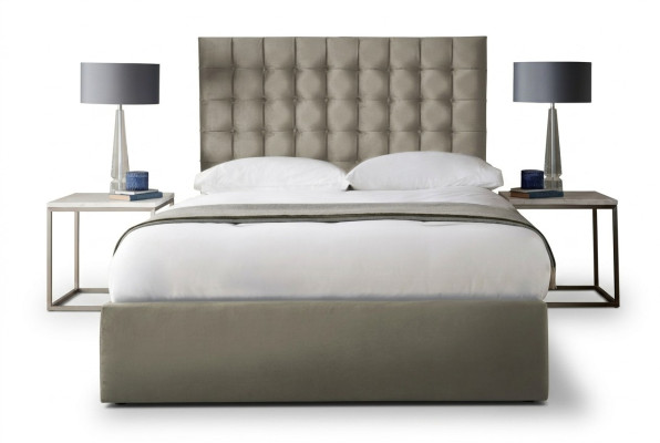 Modernes hellbeiges Chesterfield Doppelbett Designer Schlafzimmer Bett