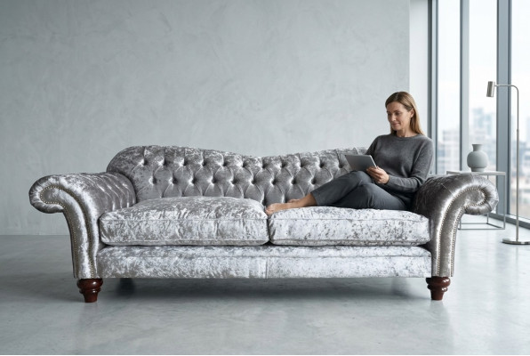 Klassische Chesterfield Couch 4 Sitzer Sofa Couchen Samt Leder Design Grau 240cm