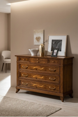 Holzkommode im klassischen Stil auf eleganten Beinen für Wohn- oder Schlafzimmer