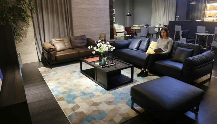 Exklusive Sofagarnitur 3+2 Sitzer Leder Hocker Polster Wohnzimmer Garnitur
