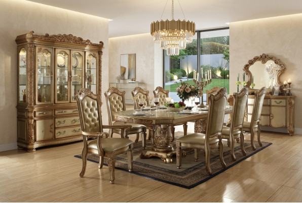 Goldene Esszimmergarnitur Luxuriöser Esstisch mit Stühlen Designer Anrichte