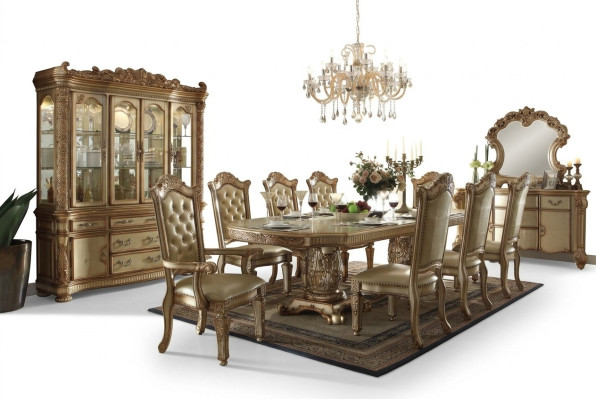 Goldene Esszimmergarnitur Luxuriöser Esstisch mit Stühlen Designer Anrichte