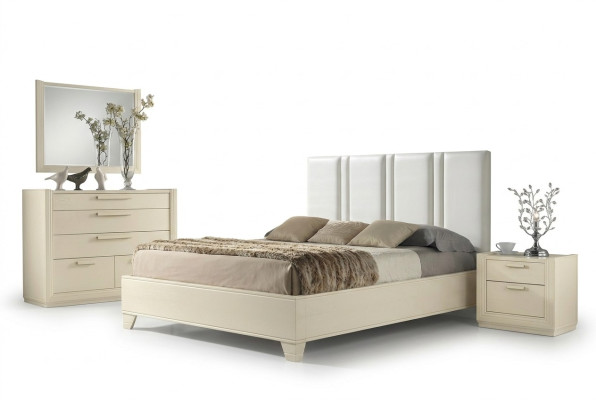 Garnitur Set Schlafzimmer Bett Nachttisch Kommode Spiegel Luxus Holz Design 5tlg