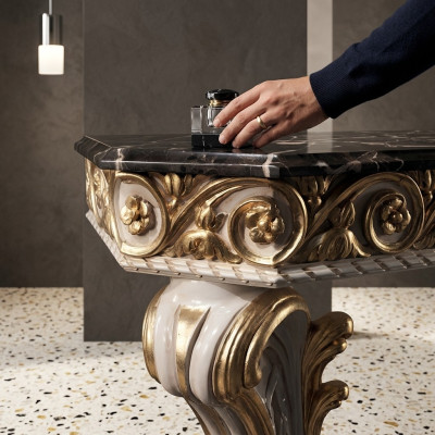 Designer Couchtisch mit Marmorplatte im klassischen Stil	