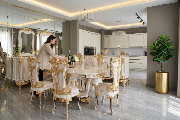 Eleganter Esszimmersatz in Gold für anspruchsvolle Einrichtungen