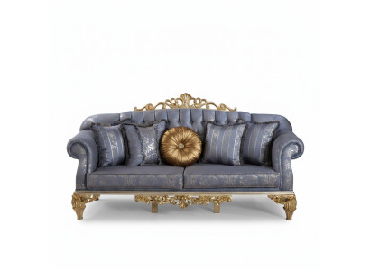 Anspruchsvolles klassisches Sofa im Chesterfield-Design für das Wohnzimmer mit goldenen Kissen