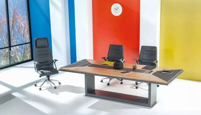 Komfortabler stilvoller Konferenztisch Schreibtisch Büromöbel Holz
