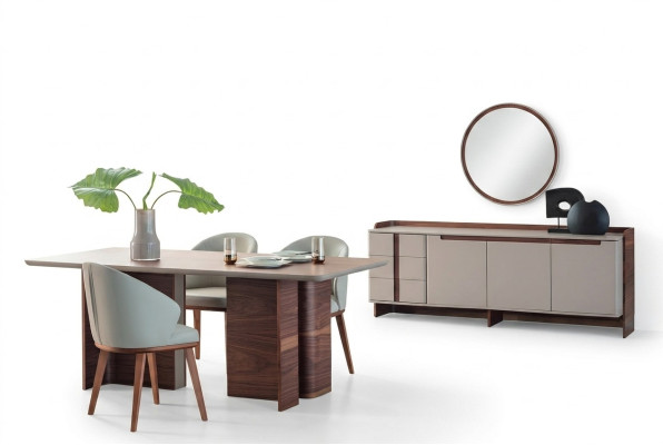 Exklusive Esszimmer Möbel Robuster Esstisch Designer Sideboard Stühle