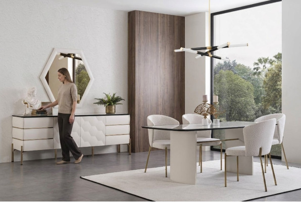 Stilvolle Esszimmer Garnitur Großer Esstisch 4x Stühle Sideboard Spiegel