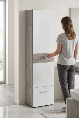 Moderná luxusná mobilná drevená skriňa
