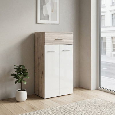 Moderná luxusná sivá drevená skriňa