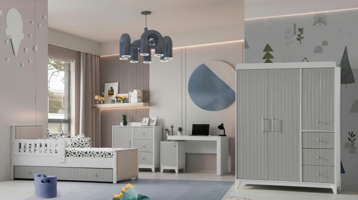 Kinderzimmer-Ensemble: Kommode, Kleiderschrank, Bett & Schreibtisch
