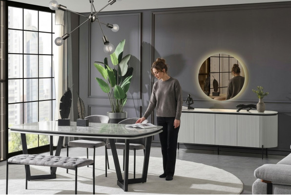 Modern Esszimmer Set Besteht aus Esstisch 4x Stühle und Anrichte Spiegel