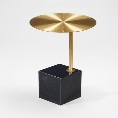 Designer Schwarz-Goldener Beistelltisch Luxus Wohnzimmer Metalltische Tisch