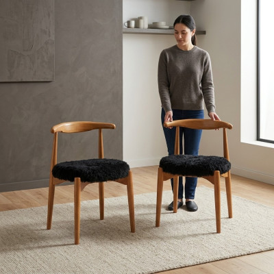 Luxus Esszimmer Holz 2x Stühle Braun Ohne Armlehne Design gepolsterter Stuhl
