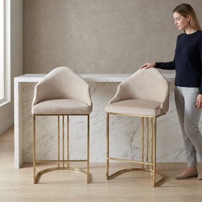 Luxus Esstisch 2x Stühle Beige Lehnstuhl Möbel Einrichtung Sitzpolster Stühle