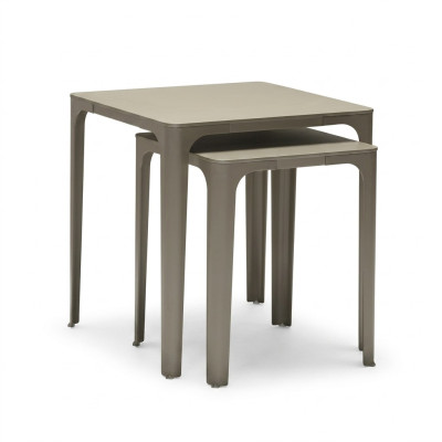 Moderné elegantné béžové drevené stoly